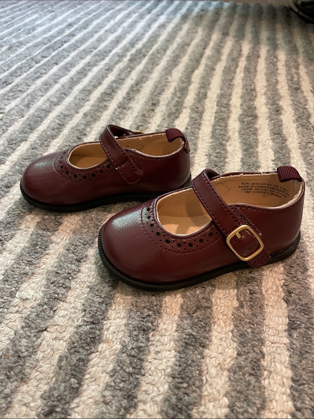 H&M Burgundy Mary Jane Dress Shoes with Buckle